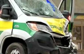 ტრაგედია ვაკეში - სასწრაფოს მანქანა ტროტუარზე აქსის თაუერის მუშებს დაეჯახა - 1 ადამიანი დაიღუპა, 12 დაშავდა - ვიდეო ტრაგედია ვაკეში - სასწრაფოს მანქანა ტროტუარზე აქსის თაუერის მუშებს დაეჯახა - 1 ადამიანი დაიღუპა, 12 დაშავდა - ვიდეო