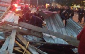 ბათუმში 9 სართულიანი კორპუსის სახურავი ჩამოვარდა და 2 ადამიანი მოიყოლა ბათუმში 9 სართულიანი კორპუსის სახურავი ჩამოვარდა და 2 ადამიანი მოიყოლა