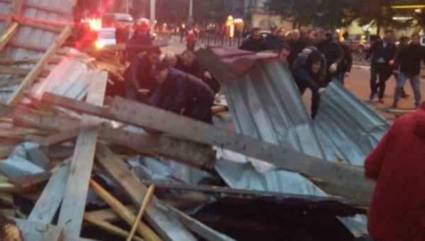 ბათუმში 9 სართულიანი კორპუსის სახურავი ჩამოვარდა და 2 ადამიანი მოიყოლა