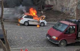 ღვინის აღმართზე პოლიციის მანქანა დაიწვა ღვინის აღმართზე პოლიციის მანქანა დაიწვა