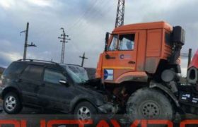 ზედა ეწერთან ემელის ჯიპი სატვირთოს დაეჯახა - 2 ადამიანი დაიღუპა, 2 დაშავდა