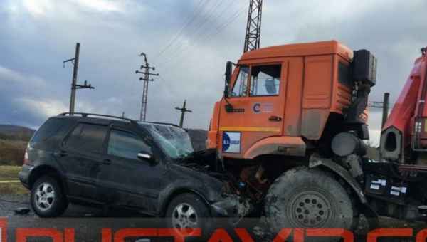 ზედა ეწერთან ემელის ჯიპი სატვირთოს დაეჯახა - 2 ადამიანი დაიღუპა, 2 დაშავდა