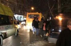 ბახტრიონზე #42 ავტობუსი სამარშრუტო ტაქსს დაეჯახა