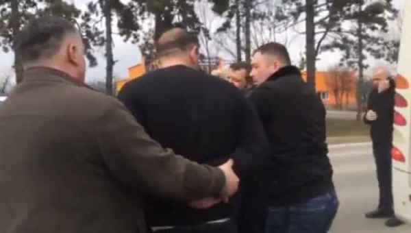 რატომ გაჩხრიკეს ავტობუსის მძღოლი, რომელსაც ჟურნალისტები გადაჰყავდა