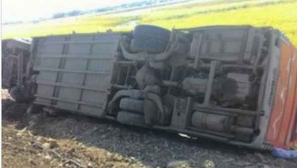 ვარკეთილში სატვირთო მანქანა ამობრუნდა