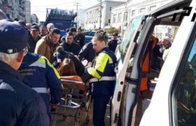 ზუგდიდში დედა-შვილს მანქანა დაეჯახა - ქალს ბავშვი ეჭირა და წითელზე გადადიოდა