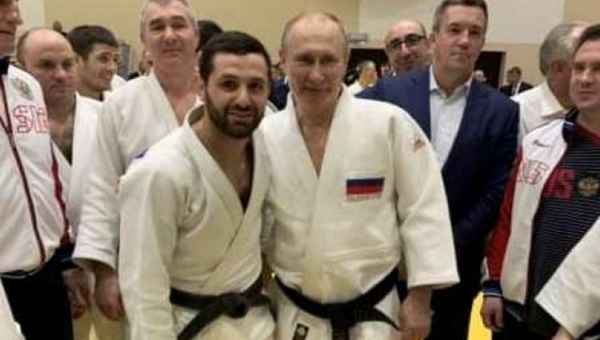 გორელმა რობერტ მშვიდობაძემ პუტინთან ერთად ივარჯიშა