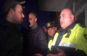 დევნილების ჯგუფი ”დირსის” კორპუსში შეიჭრა და შიგნით გამაგრდა - რა ხდება ისანში