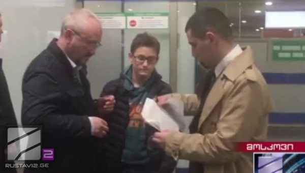 მოსკოვში აშშ-ის საელჩოს თანამშრომელი დააკავეს