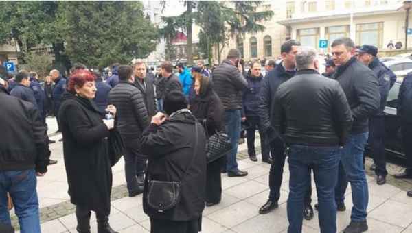ქობულეთში სასტუმრო "არმაზის" საქმეზე დამნაშავედ ცნეს ზაზა ართმელაძე, რომელმაც 2 წლის წინ თავი მოიკლა