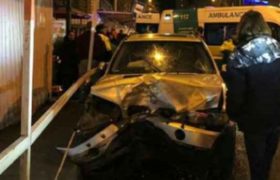 ვაკეში მანქანა გაჩერებაზე შევარდა - დაშავდა 1 ქალი ვაკეში მანქანა გაჩერებაზე შევარდა - დაშავდა 1 ქალი