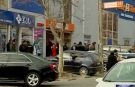 გლდანში საქართველოს ბანკზე თავდამსხმელებმა გოგონა მძევლად აიყვანეს და მიიმალნენ