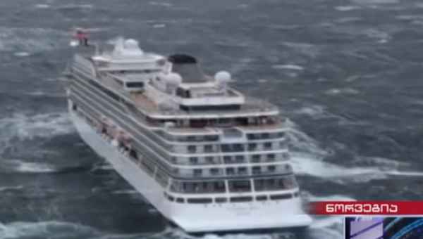 შტორმი ზღვაში - ნორვეგიული "ვიკინგ სქაიდან" 1.300 მგზავრი გამოიყვანეს - ვიდეო