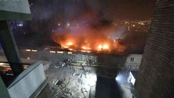 დიდ დიღომში ცეცხლი „ტექნოლუქსის“ საწყობს უკიდია