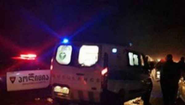 აღაიანთან ერთმანეთს 5 მანქანა შეეჯახა - რამდენიმე ადამიანი დაშავდა