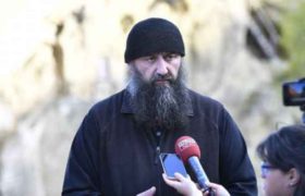 არქიმანდრიტი კირიონი - ”აზერბაიჯანელები ჩვენს მომლოცველებს მონასტერში ისევ არ უშვებენ” არქიმანდრიტი კირიონი - ”აზერბაიჯანელები ჩვენს მომლოცველებს მონასტერში ისევ არ უშვებენ”