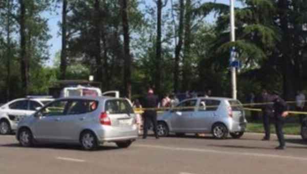 ქუთაისში 2 დას მანქანა დაეჯახა