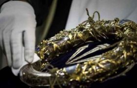 მაცხოვრის გვირგვინი ნოტრ დამში ხანძარს უვნებლად გადაურჩა მაცხოვრის გვირგვინი ნოტრ დამში ხანძარს უვნებლად გადაურჩა