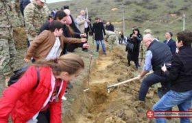 გორში სამების ეკლესიასთან 169 ნუშის ნერგი დაღუპული გმირების ხსოვნის პატივსაცემად დარგეს