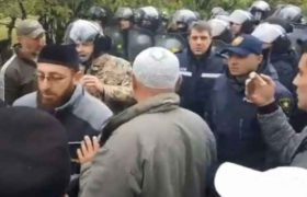 პანკისში მოსახლეობამ პოლიციას ქვები დაუშინა