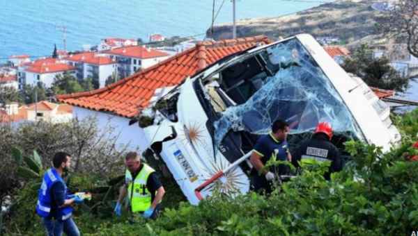 საზარელი ავარია პორტუგალიაში - გერმანელი ტურისტებით სავსე ავტობუსი ამობრუნდა - 28 ადამიანი დაიღუპა