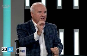 „ბატონო შალვა, ხომ გაგშიფრეს თბილისელმა დარბაისელმა ტაქსისტებმა და კარგად მიხვდნენ რა ”ფრუქტიცა” ხარ?“