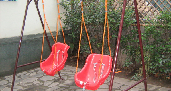 ლანჩხუთში ცხრა წლის ბიჭი საქანელადან გადმოვარდა და დაიღუპა