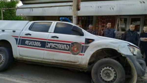 ფულით სავსე ინკასაციის მანქანას ხაშურთან ავარია მოუვიდა