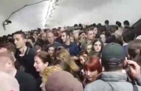 მეტრო „სამედიცინოზე“ მატარებელი მგზავრებისგან დაცალეს მეტრო „სამედიცინოზე“ მატარებელი მგზავრებისგან დაცალეს