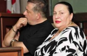 როენა თავს დამნაშავედ არ თვლის და დუმილის უფლებას იყენებს