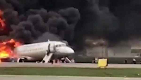 შერემეტიევოში ხალხი ცეცხლმოკიდებული თვითმფრინავიდან ტრაპებიდან ხტებოდა - 26 ადამიანი დაშავდა