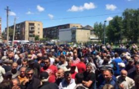 გორში ავტობანის გადაკეტვით იმუქრებიან - აქცია მერიასთან