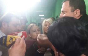 სკანდალი ზუგდიდში - საოლქო კომისიის თავმჯდომარე მირანდა მესხი კაბინეტში პოლიციის დახმარებით შევიდა