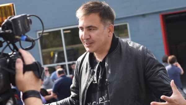 მიხეილ სააკაშვილი უკრაინაში მიდის - კადრები აეროპორტიდან - ვიდეო