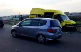 თბილისი-რუსთავის ავტომაგისტრალზე მიკროავტობუსი ლექსუსს დაეჯახა - 10 ადამიანი დაშავდა თბილისი-რუსთავის ავტომაგისტრალზე მიკროავტობუსი ლექსუსს დაეჯახა - 10 ადამიანი დაშავდა