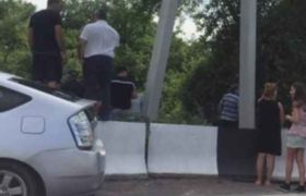 აღაიანთან მერსედესი გზიდან გადავარდა - 3 ადამიანი დაშავდა აღაიანთან მერსედესი გზიდან გადავარდა - 3 ადამიანი დაშავდა