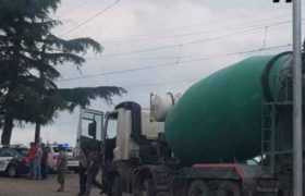 ბათუმთან მოპედი სატვირთოს შეეჯახა - 50 წლის მამაკაცი დაშავდა ბათუმთან მოპედი სატვირთოს შეეჯახა - 50 წლის მამაკაცი დაშავდა