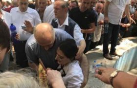პარლამენტთან მიმდინარე აქციაზე თაკო ჩარკვიანი ცუდად გახდა