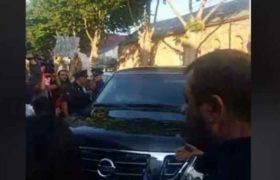 „რუსეთი ოკუპანტია, პუტინი ხ..ლო“ - ავლაბრის სასახლესთან რუსი დეპუტატი გავრილოვი სირცხვილის დერეფანში გაატარეს