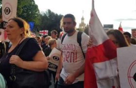 „თავისუფლების მარშის“ მონაწილეები რესპუბლიკის მოედანზე მივიდნენ  მაისურებით „გახარია წადი“