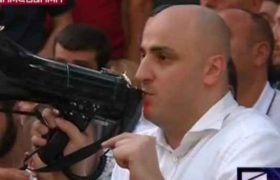 მიტინგი პარლამენტთან ნიკა მელიას ოვაციით შეხვდა
