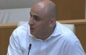 ნიკა მელია უმრავლესობას - ”მე დღეს აქ ვარ მარტო, თქვენ ხართ ბევრნი და დღეს აპირებთ თქვენ ჩემს დაჭერას, მაგრამ მე ვარ ამაყი”