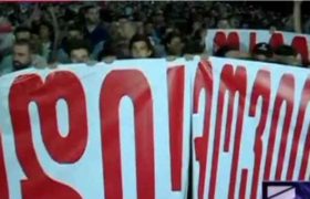 აქციის მონაწილეები პარლამენტიდან "ოცნების" ოფისისკენ დაიძრნენ