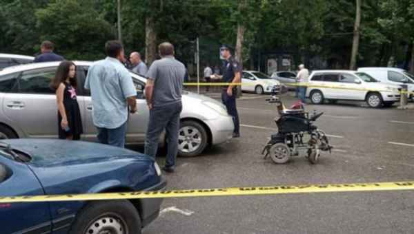 ქუთაისში ეტლით მოსიარულეს მანქანა დაეჯახა