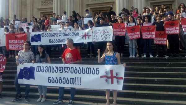 ქუთაისში გახარიას გადადგომას ითხოვენ