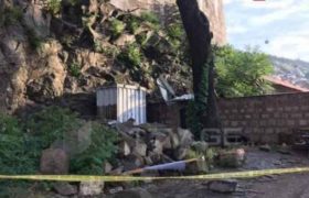 რიყეზე ძლიერმა ქარმა კონსტრუქცია ჩამოშალა - დაიღუპა 1 უცხოელი, 2 ადამიანი დაშავდა რიყეზე ძლიერმა ქარმა კონსტრუქცია ჩამოშალა - დაიღუპა 1 უცხოელი, 2 ადამიანი დაშავდა