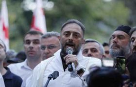 ლევან ვასაძე პოლიციას _ „ღმერთი არ გაგიწყრეთ და ჩვენებს ცემა არ დაუწყოთ, თორემ მიიღებთ პასუხს!“