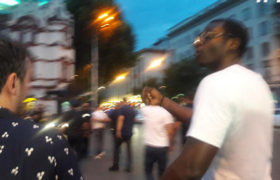 ვერის ბაღში ლევან ვასაძის მხარდამჭერებსა და უცხოელ ტურისტებს შორის დაპირისპირება მოხდა ვერის ბაღში ლევან ვასაძის მხარდამჭერებსა და უცხოელ ტურისტებს შორის დაპირისპირება მოხდა