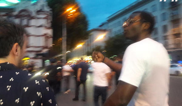 ვერის ბაღში ლევან ვასაძის მხარდამჭერებსა და უცხოელ ტურისტებს შორის დაპირისპირება მოხდა