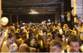 "მე შენთან მოვალ" - მიტინგი ივანიშვილს სახლში მიადგა